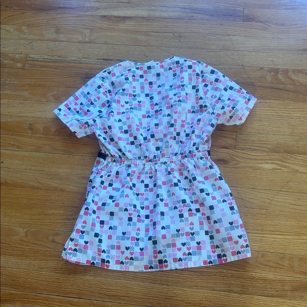 Cherokee Patterned Scrub Top With Pockets - Picture 6 of 6